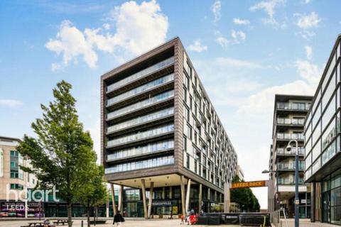 2 bed property, in The Boulevard, £170,000