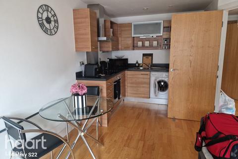 2 bed property, in The Boulevard, £170,000