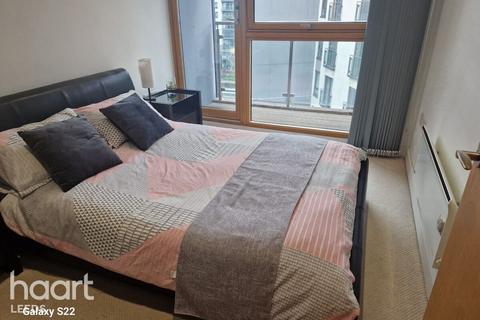 2 bed property, in The Boulevard, £170,000