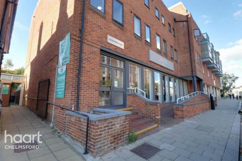 1 bed property, in Broomfield Road, £170,000
