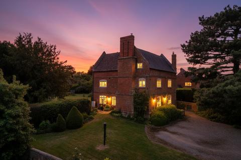 6 bed property, in Well Lane, £1,100,000