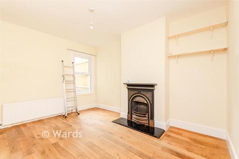 3 bed property, in Hill Road, £210,000