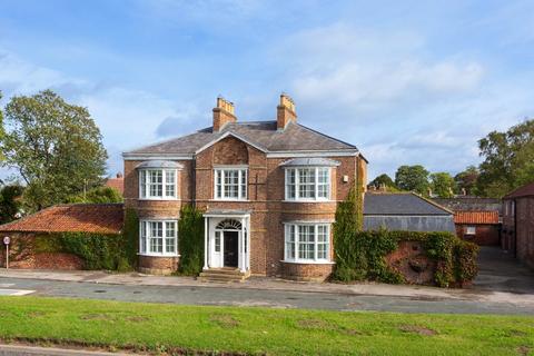 4 bed property, in York Road, £975,000