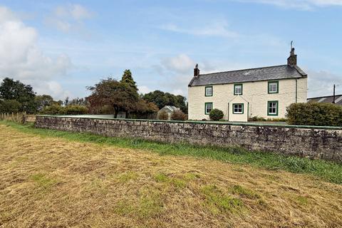 5 bed property, in Dinwoodie Green, £450,000