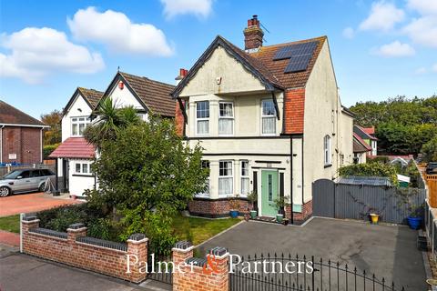 4 bed property, in Walton Road, £450,000