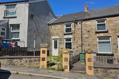 2 bed property, in King Street, £135,000
