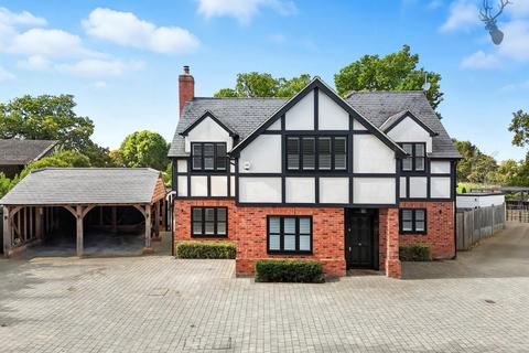 4 bed property, in Stable Close, £1,500,000
