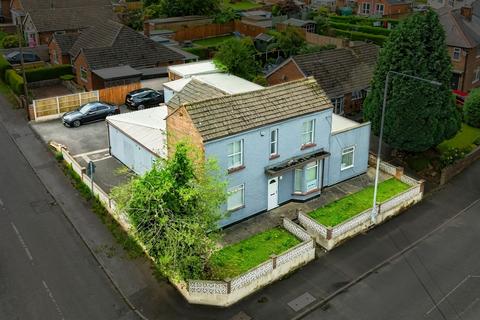 3 bed property, in Foxhill Road, £325,000