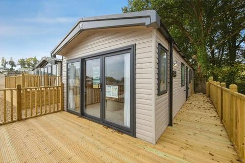 2 bed property, in Springfield Retreat, £59,500