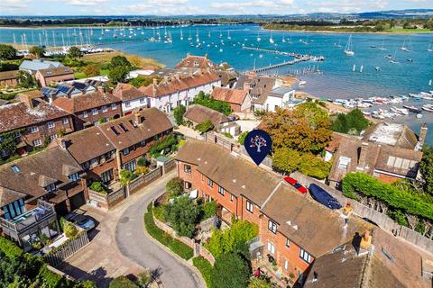 3 bed property, in Chandlers Reach, £1,150,000