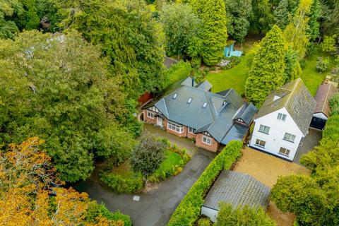 4 bed property, in Dowgate Road, £550,000