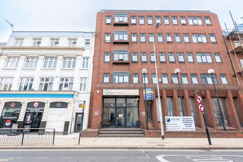 2 bed property, in George Street, £98,000
