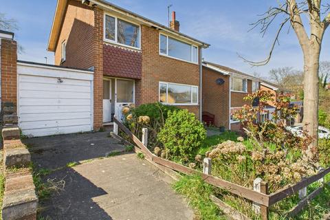 3 bed property, in Rosemount Road, £230,000