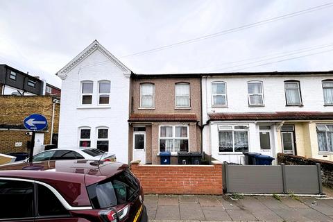 3 bed property, in Dagmar Road, £499,950