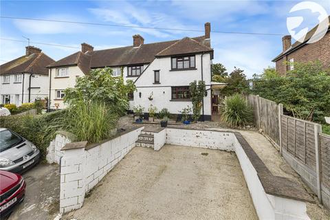 4 bed property, in Saxon Place, £400,000