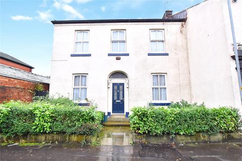 4 bed property, in Fenton Street, £260,000
