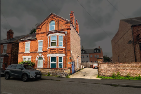 7 bed property, in College Street, £380,000