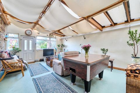 2 bed property, in Atlantic Way, £220,000