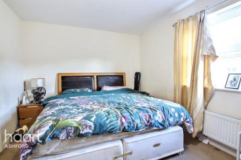 5 bed property, in Violet Way, £350,000