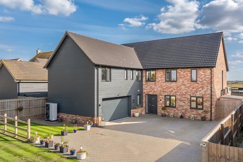 7 bed property, in May Meadows, £675,000