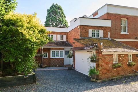 4 bed property, in St. Anns Hill Road, £900,000