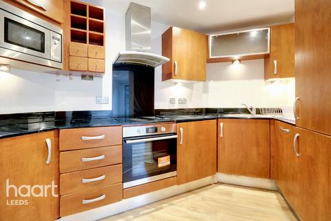 2 bed property, in Armouries Way, £150,000
