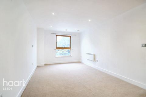2 bed property, in Armouries Way, £150,000
