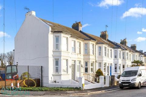 3 bed property, in Brighton Road, £400,000