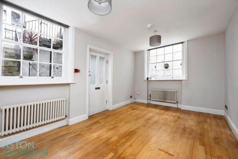 1 bed property, in 35 Arundel Place, £300,000