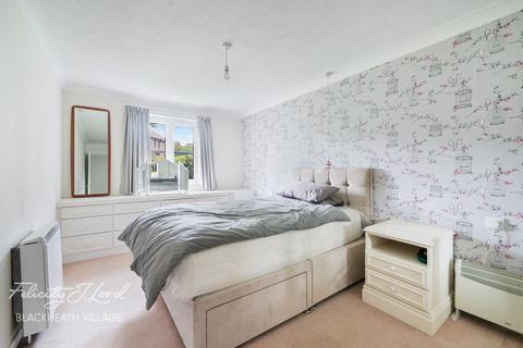 2 bed property, in Marvels Lane, £200,000