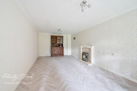 2 bed property, in Marvels Lane, £220,000