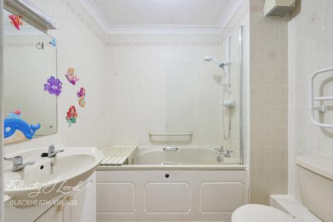 2 bed property, in Marvels Lane, £200,000