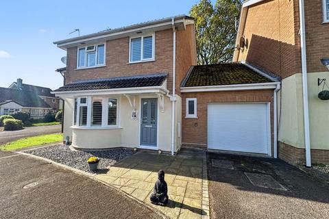 4 bed property, in Verwood, £400,000