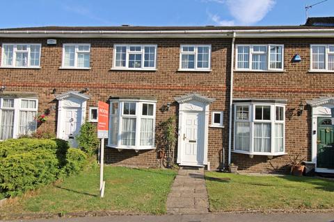 3 bed property, in Chiltern Gardens, £499,000