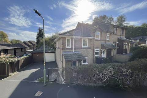 2 bed property, in Whitycombe Way, £220,000