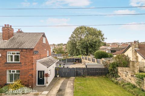 2 bed property, in Healey Road, £325,000