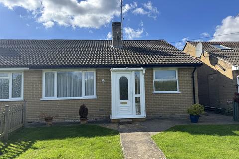2 bed property, in Watermead, £200,000