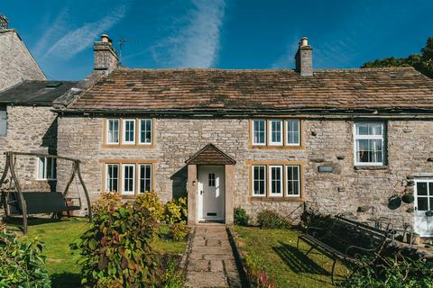 4 bed property, in Main Street, £899,950