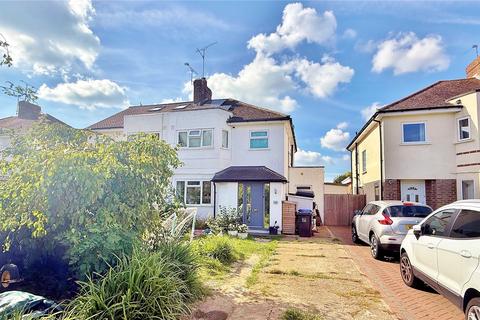 4 bed property, in Mersham Gardens, £550,000