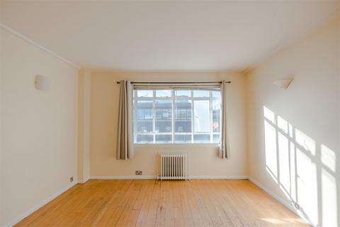 1 bed property, in University Street, £550,000