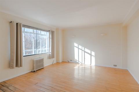 1 bed property, in University Street, £550,000
