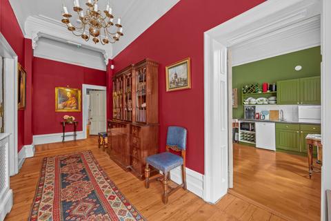 6 bed property, in Adeline Place, £2,850,000