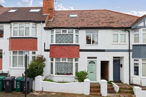 4 bed property, in Milnthorpe Road, £490,000