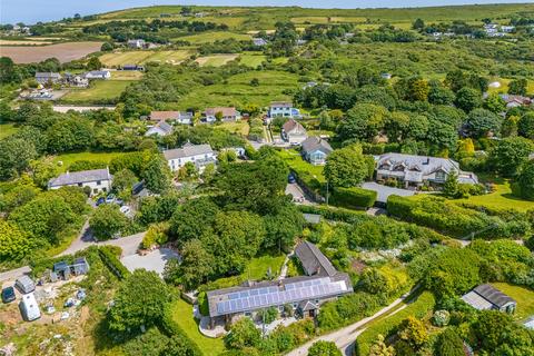 5 bed property, in Tresowes, £750,000