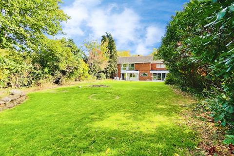 5 bed property, in Rectory Road, £599,950
