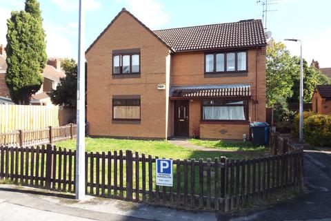 2 bed property, in Nunnington Close, £110,000
