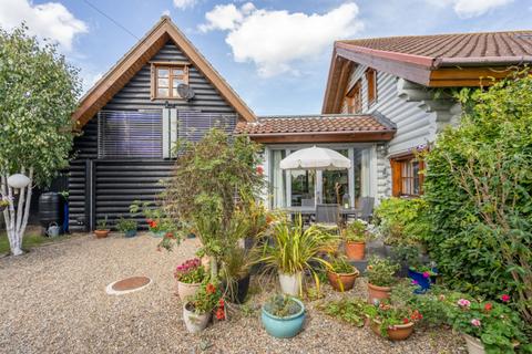 4 bed property, in Reydon, £725,000