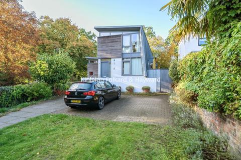 4 bed property, in Creighton Avenue, £1,750,000