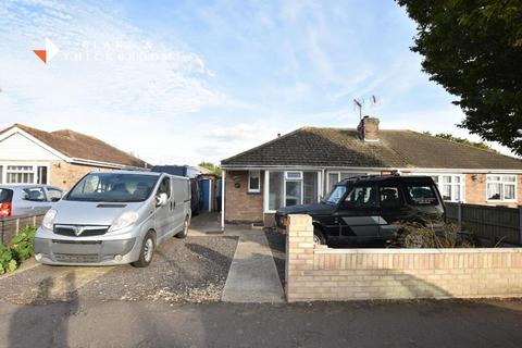2 bed property, in Lymington Avenue, £235,000