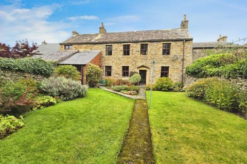 3 bed property, in Front Street, £285,000